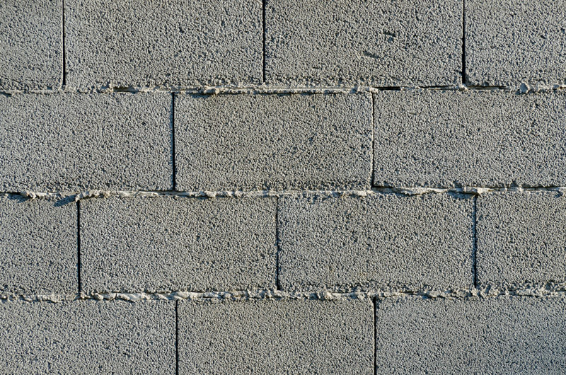 Fotografia de uma parede de blocos de concreto.